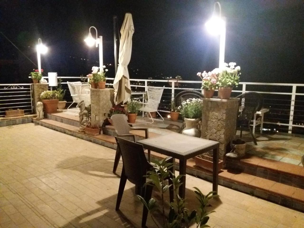 Garden On The Sea Bed & Breakfast Вико Екуензе Екстериор снимка